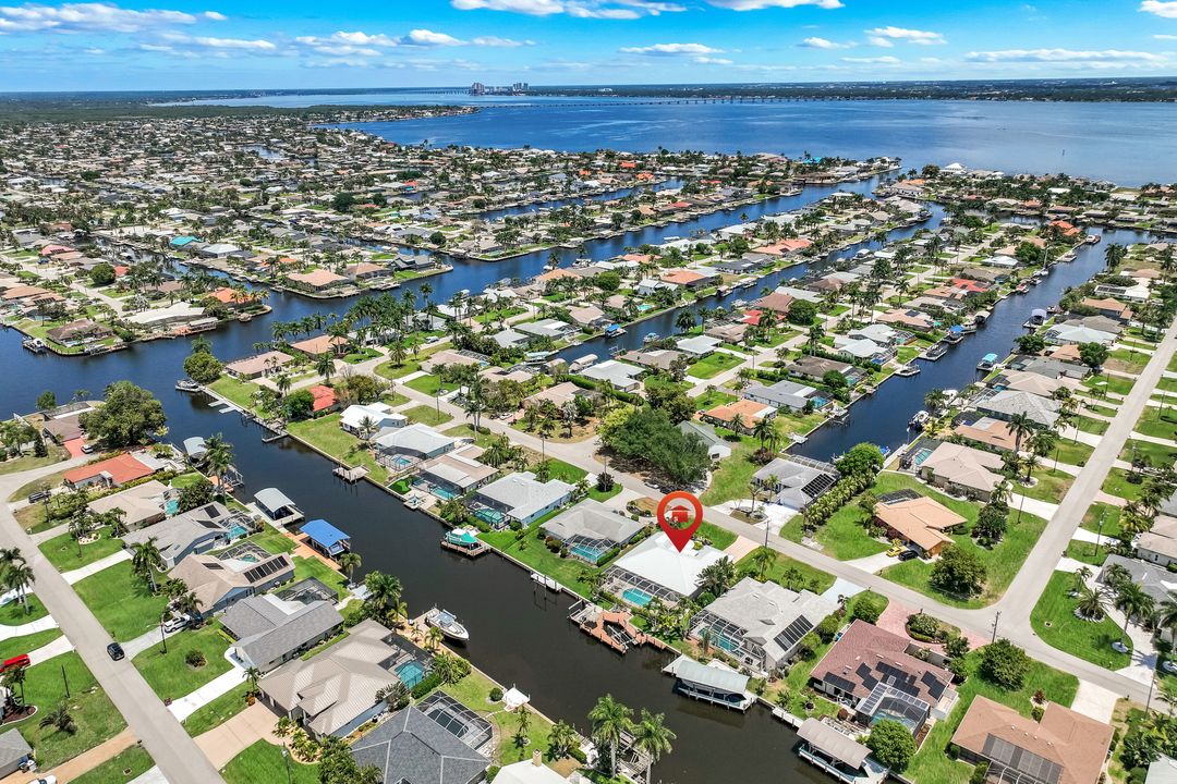 3710 SE 18th Pl, Cape Coral, FL 33904