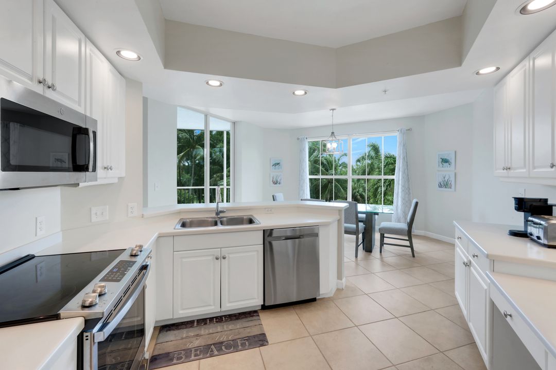 300 Dunes Blvd #203, Naples, FL 34110