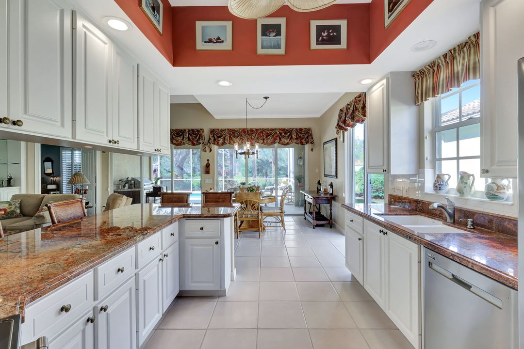 2914 Gilford Way, Naples, FL 34119