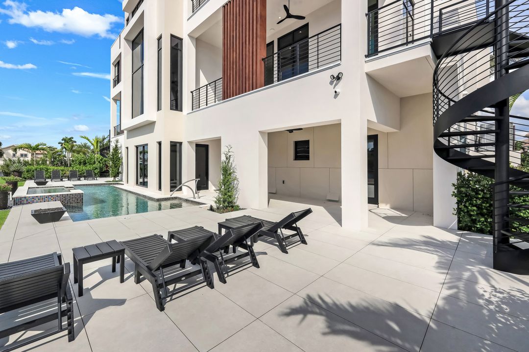 348 Seagull Ave, Naples, FL 34108