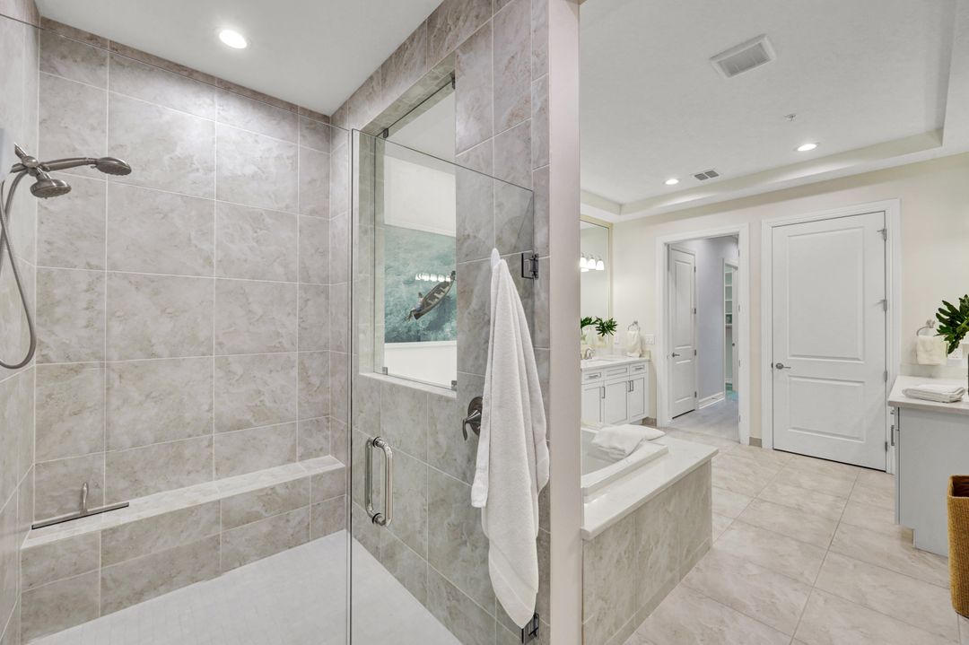 2534 Windward Ct #15-101, Naples, FL 34112
