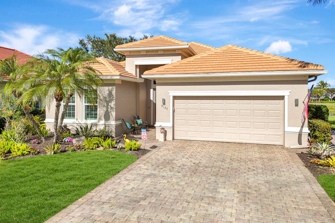 9127 Crystal Ct, Naples, FL 34120