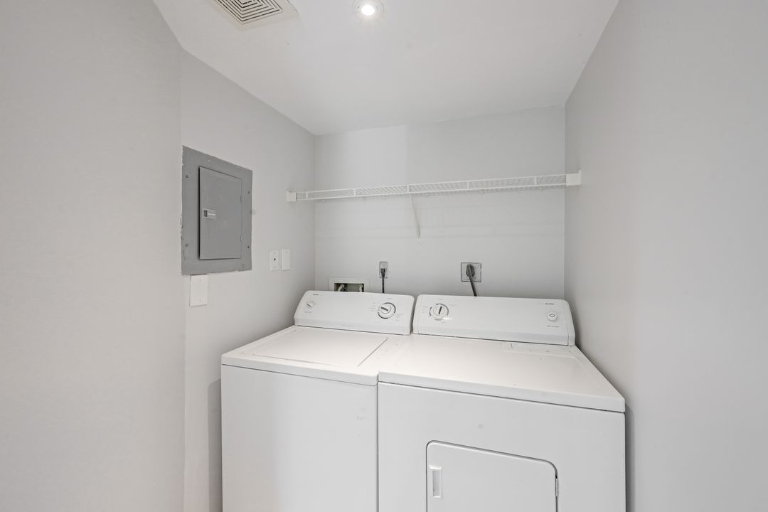 7800 Emerald Cir #b104, Naples, FL 34109