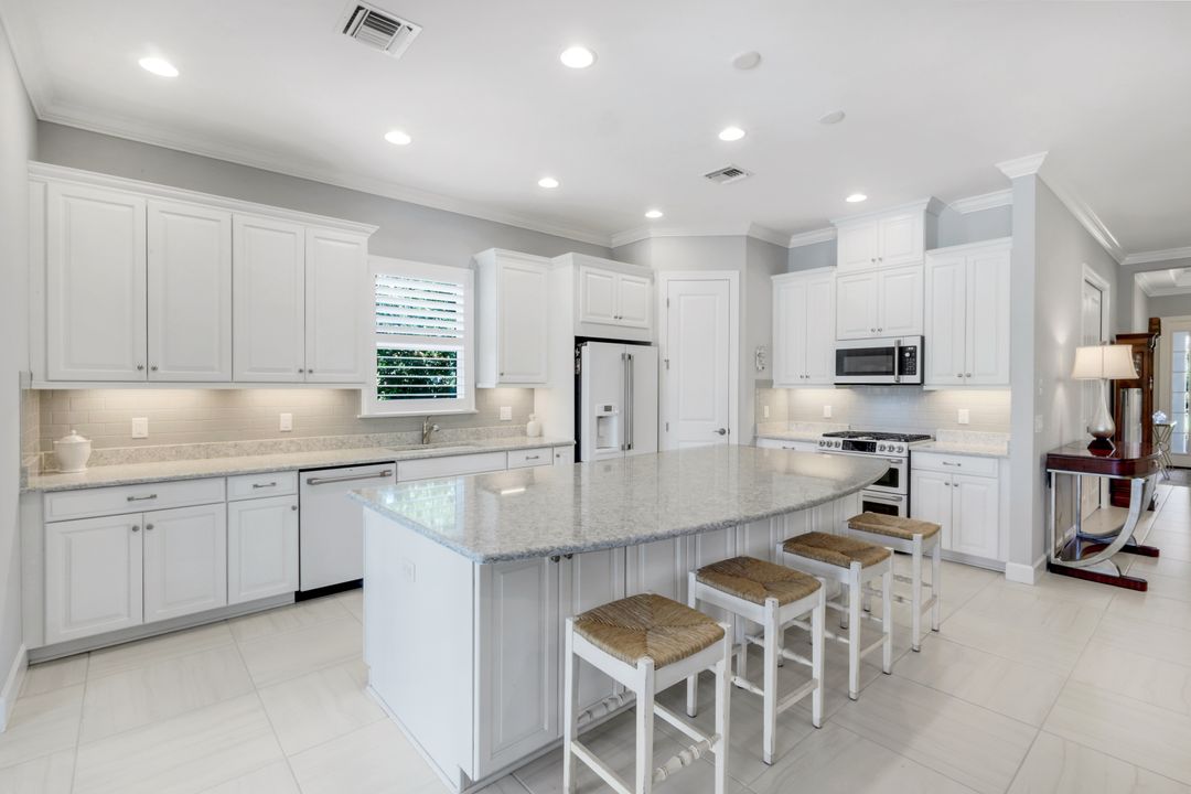 8396 Promoso Ct, Naples, FL 34114