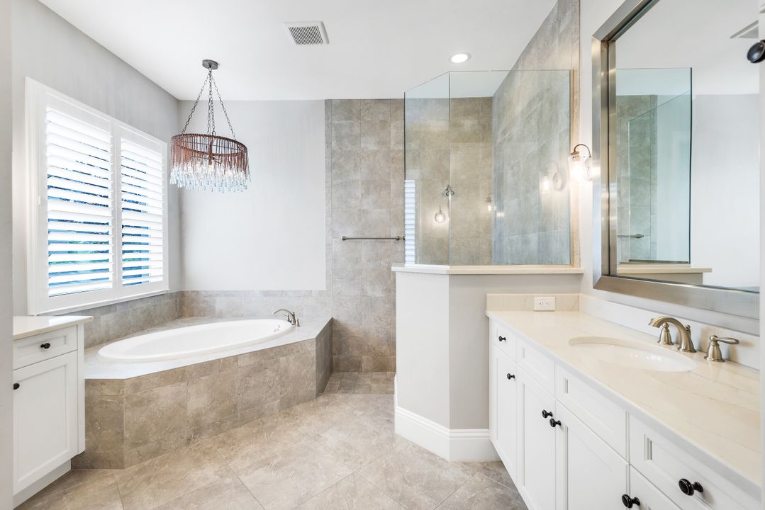 6348 Lyford Isle Dr, Naples, FL 34113