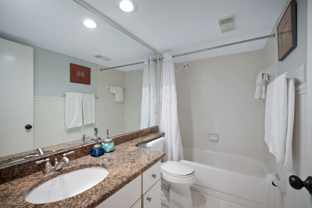 520 Club Side Dr #4, Naples, FL 34110