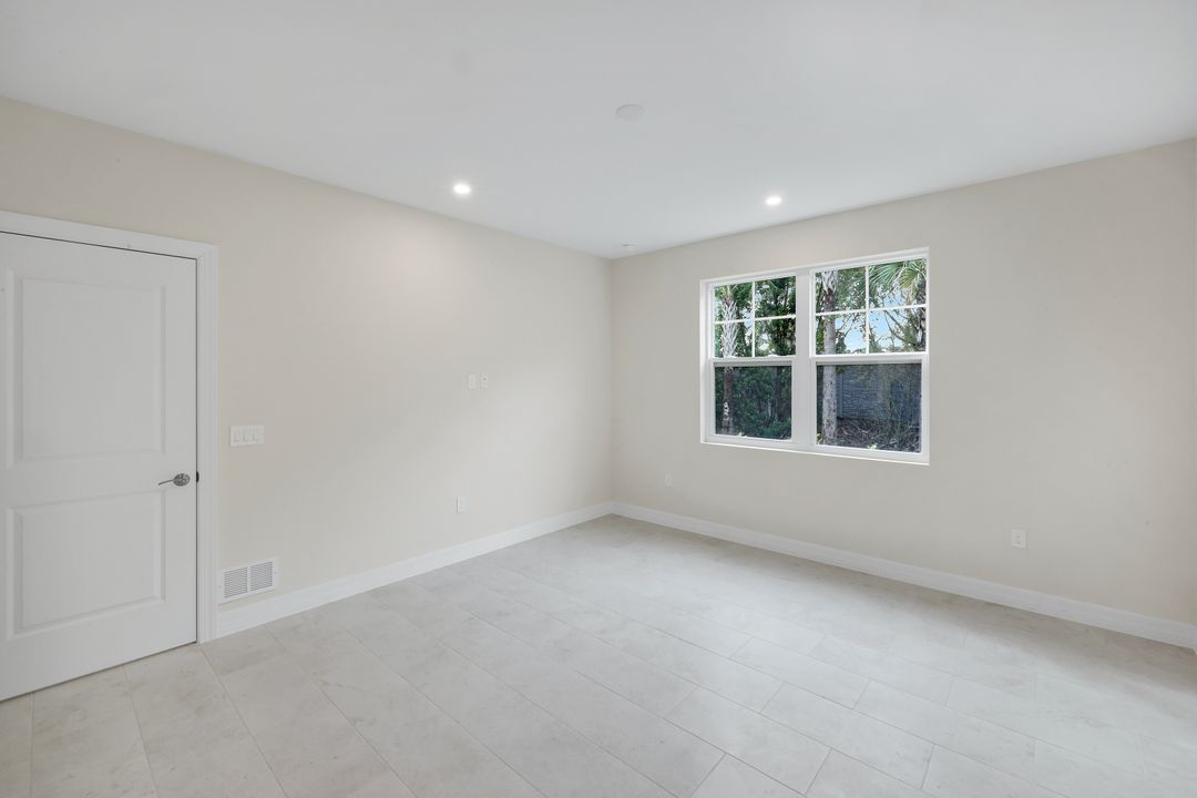 280 Antilles Wy E #101, Naples, FL 34112