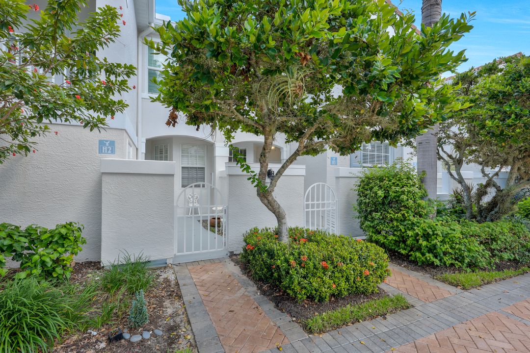 8380 Excalibur Cir #H3, Naples, FL 34108