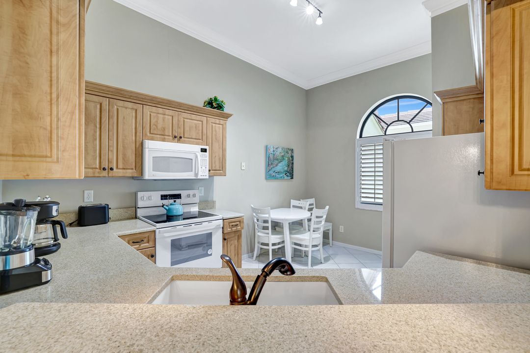 6525 Valen Way #D302, Naples, FL 34108