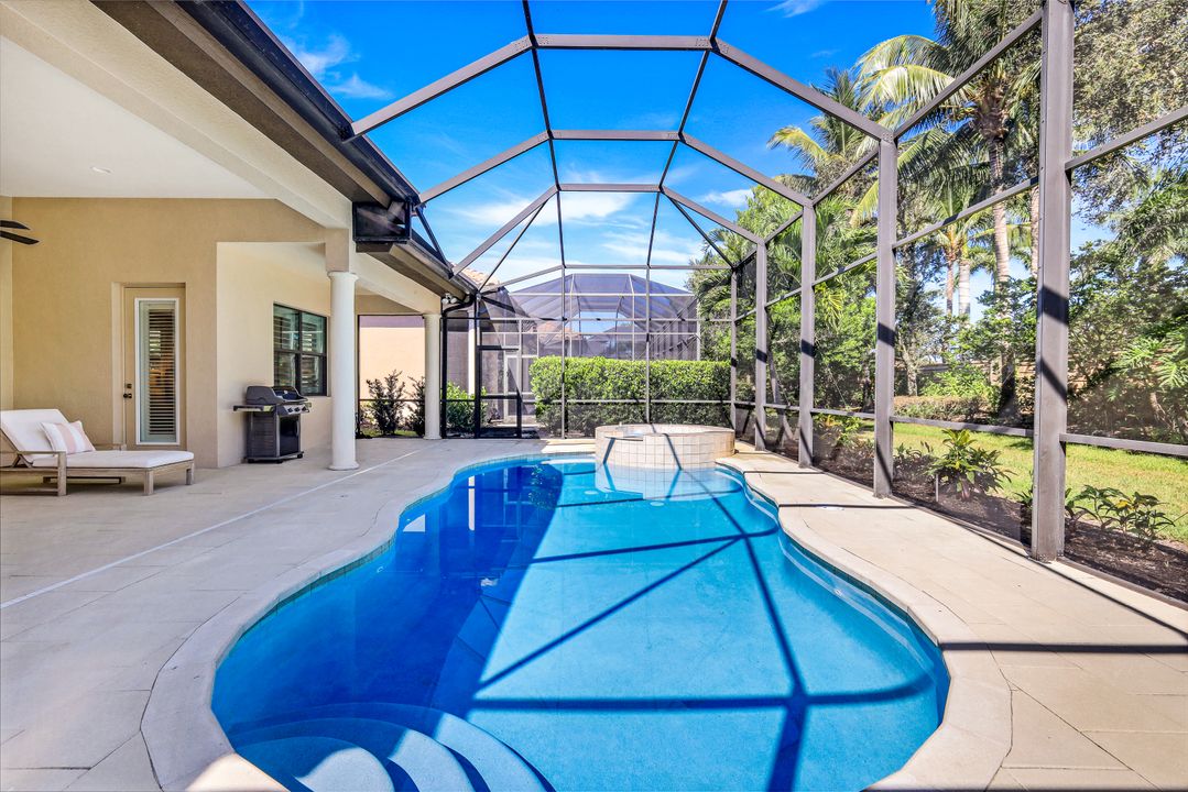 7319 Lantana Cir, Naples, FL 34119