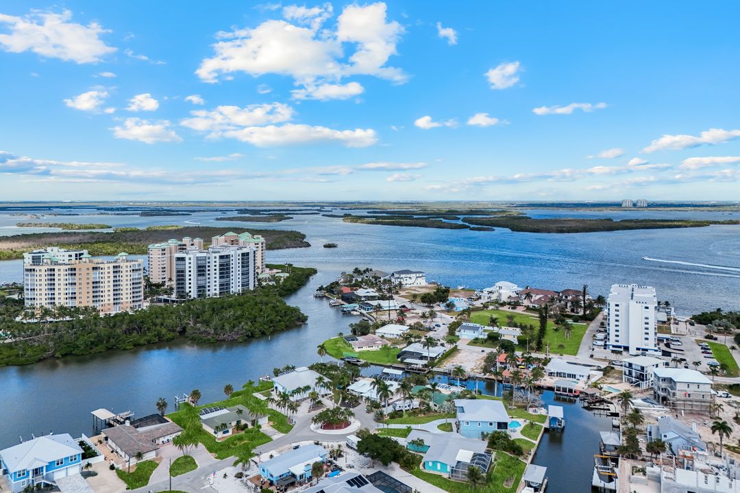 8552 Lagoon Rd, Fort Myers Beach, FL 33931