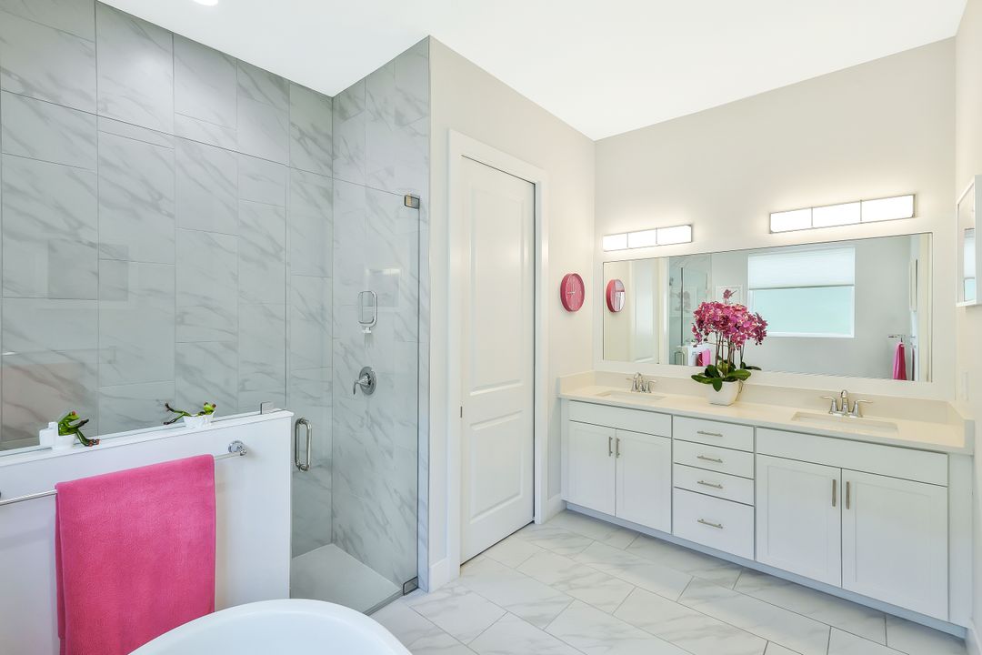 3754 Sapphire Cv Cir, Naples, FL 34114