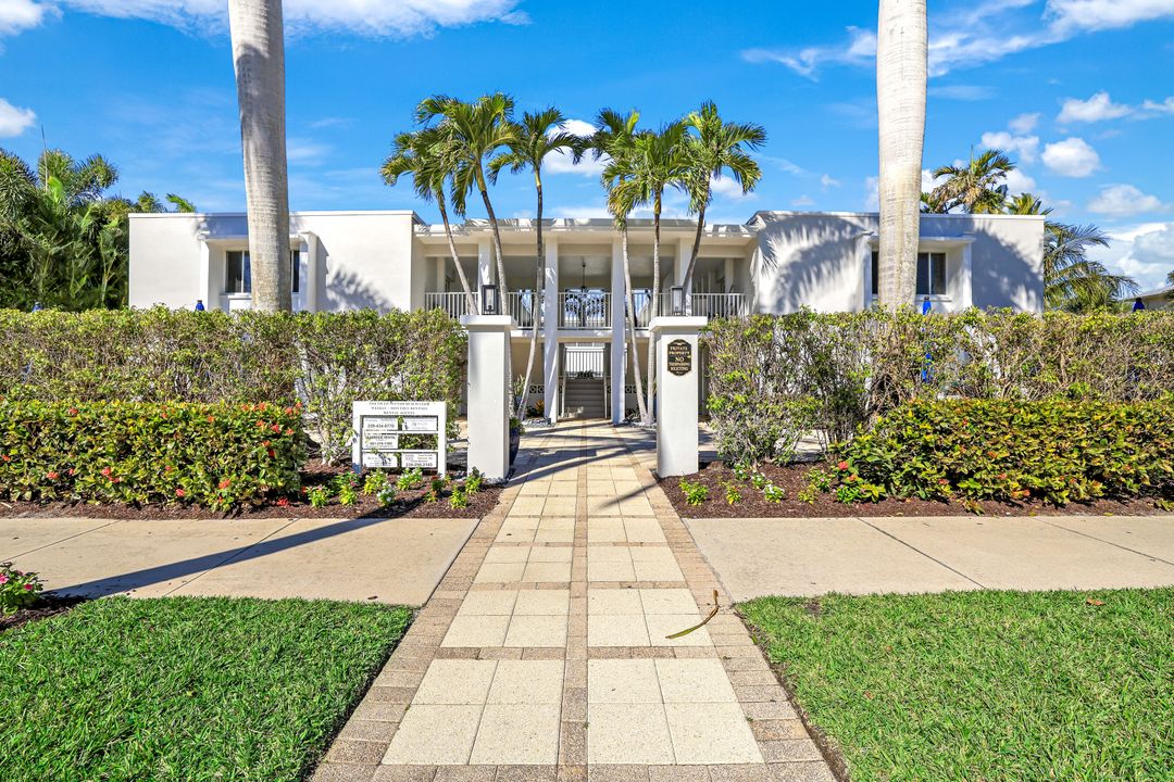 175 5th Ave S #107, Naples, FL 34102