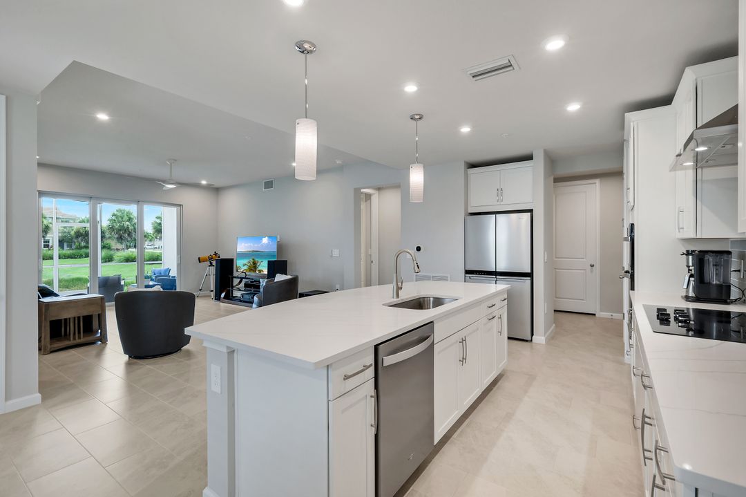 4563 Arboretum Cir #101, Naples, FL 34112