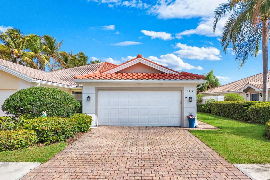 4272 Redonda Ln, Naples, FL 34119