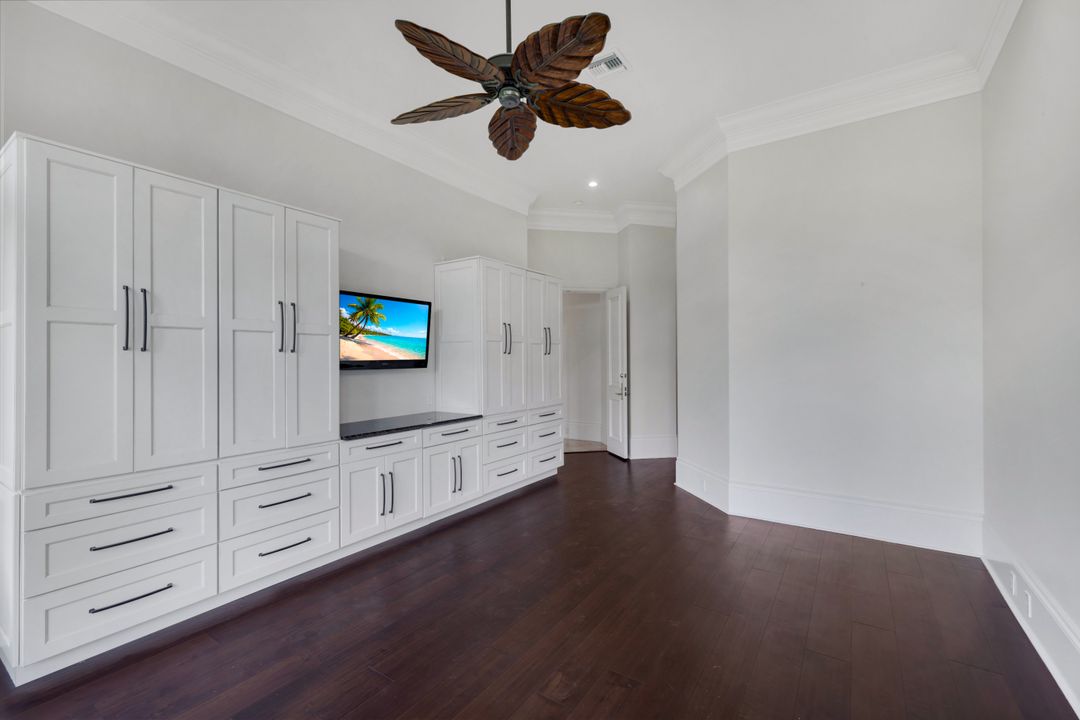 1609 Chinaberry Way, Naples, FL 34105