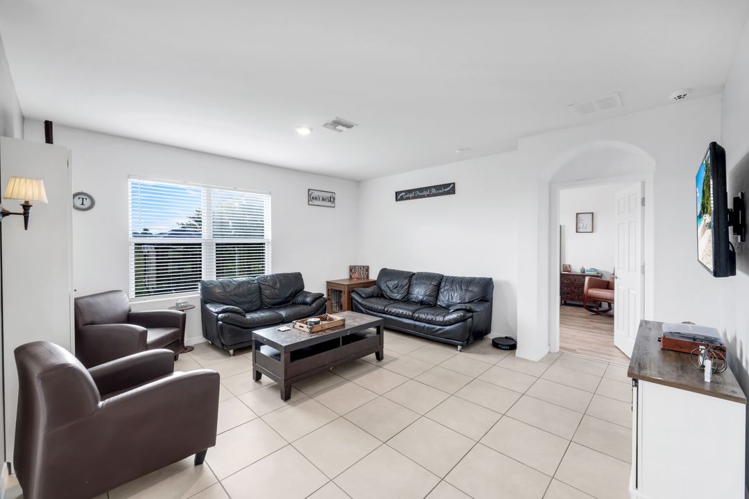 4180 68th Ave NE, Naples, FL 34120