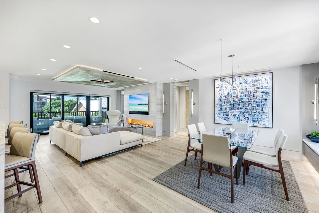 295 5th Ave S, Naples, FL 34102