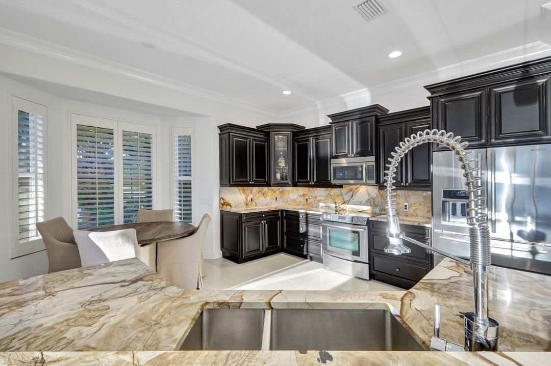 3220 Hamlet Dr #4, Naples, FL 34105