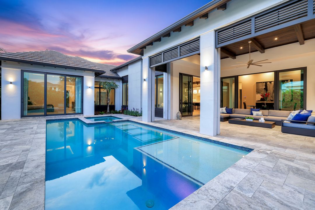 541 Whispering Pine Ct, Naples, FL 34103