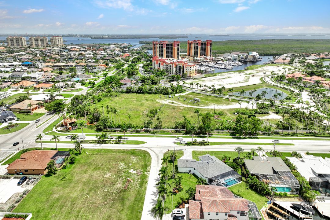 1617 El Dorado Pkwy W, Cape Coral, FL 33914