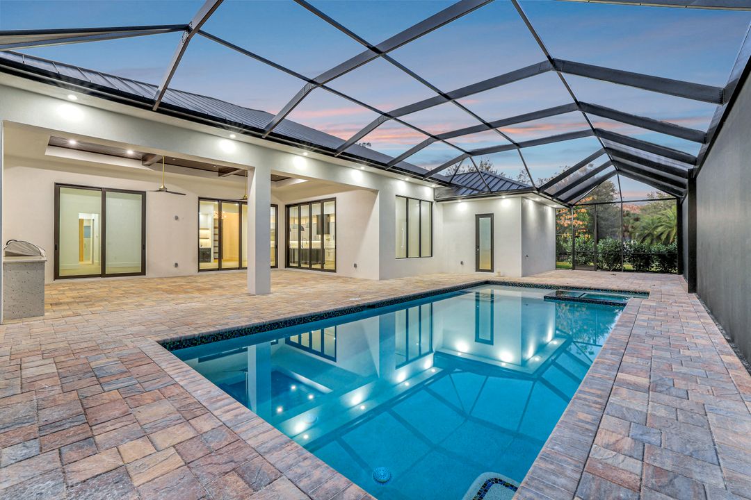 264 13th St NW, Naples, FL 34120