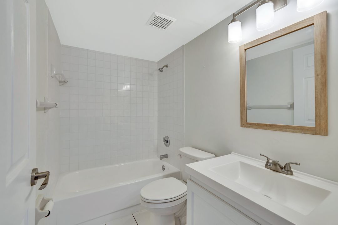 729 Landover Ct #101, Naples, FL 34104