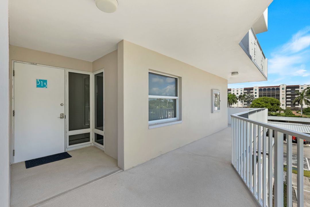 3443 Gulf Shore Blvd N #313, Naples, FL 34103