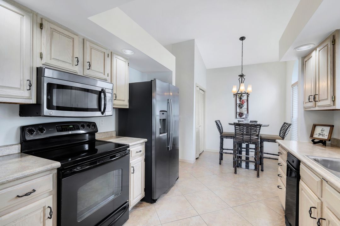12609 Hunters Ridge Dr, Bonita Springs, FL 34135