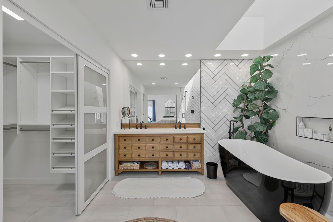 651 Bridge Way Ln #1, Naples, FL 34108