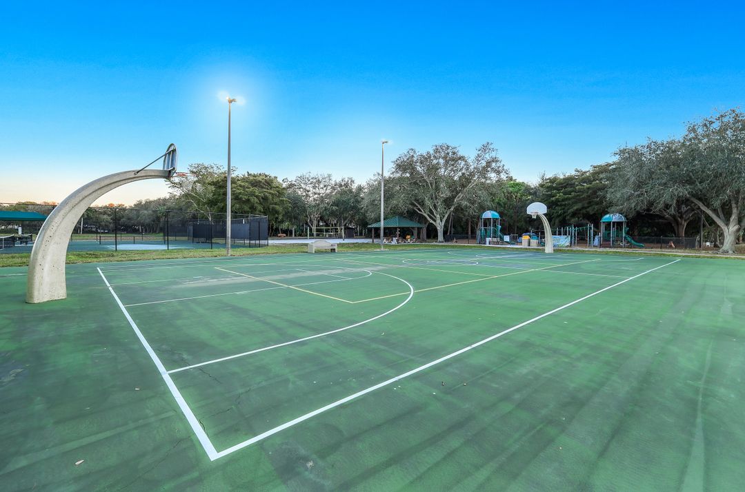 717 Pine Creek Ln, Naples, FL 34108