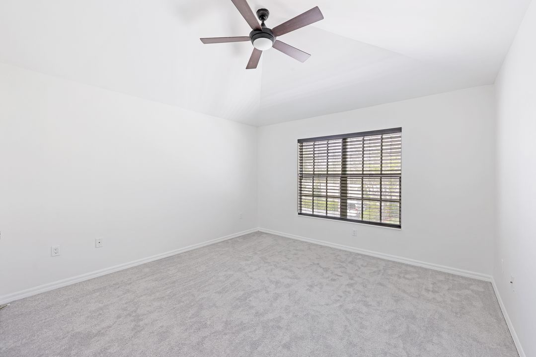 1152 Oxford Ln, Naples, FL 34105