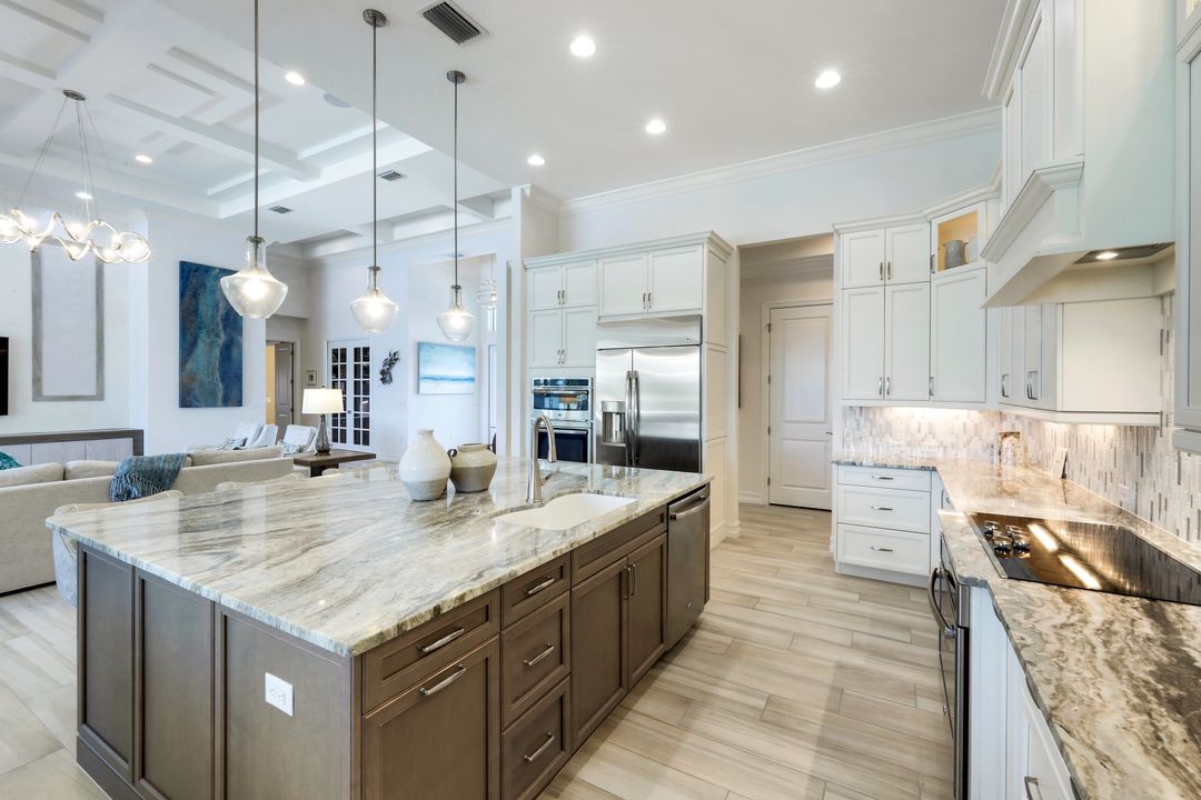 6259 Lightbourn Wy, Naples, FL 34113