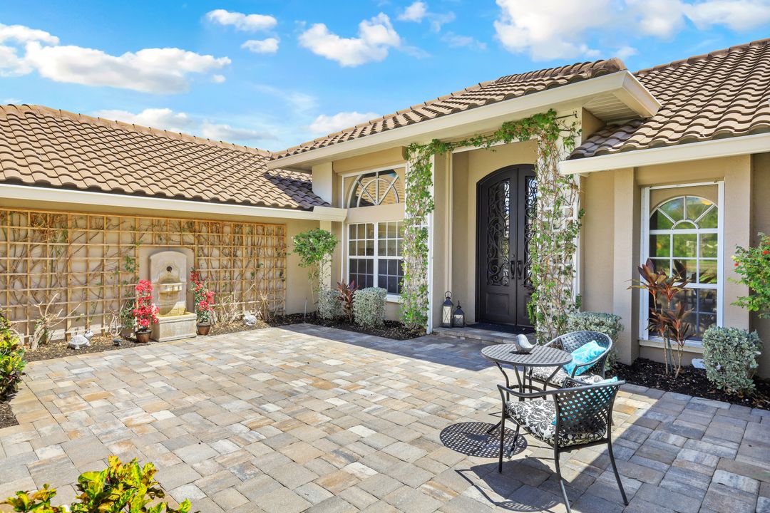 3730 Lakemont Dr, Bonita Springs, FL 34134