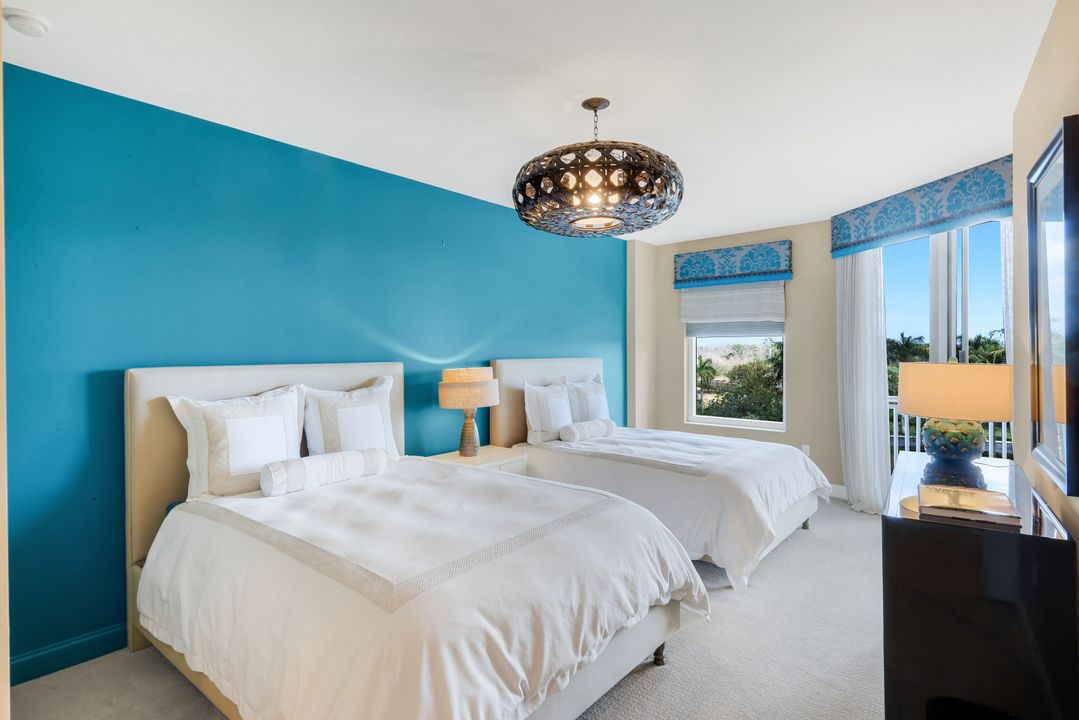 13675 Vanderbilt Dr #406, Naples, FL 34110