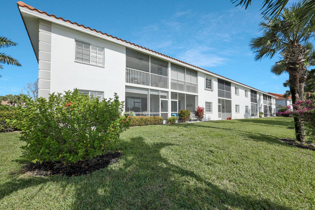 186 Gabriel Cir #9, Naples, FL 34104