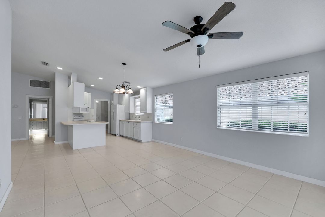 4922 Kingston Way, Naples, FL 34119