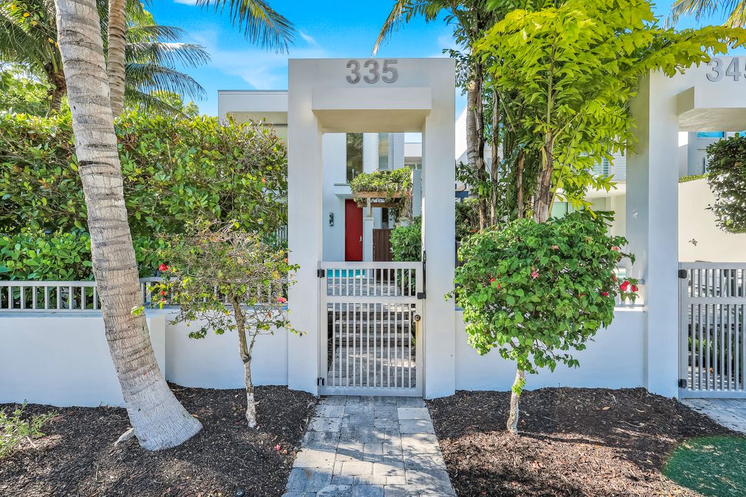 335 Banyan Blvd, Naples, FL 34102