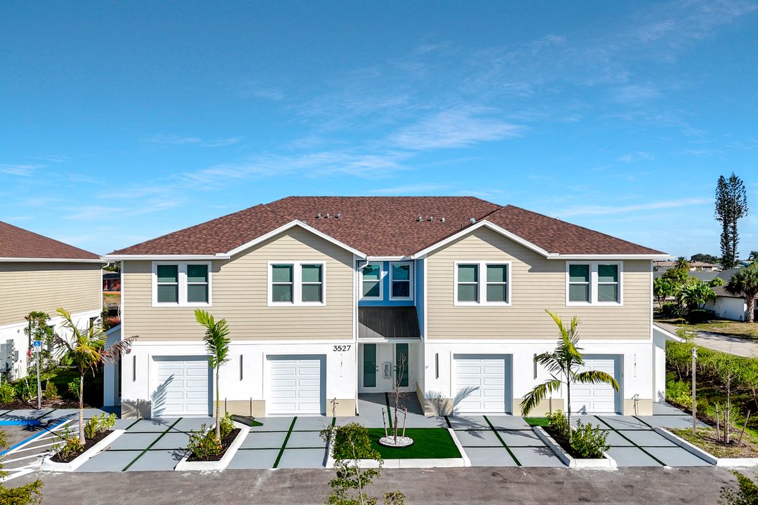 3527 Country Club Blvd, Cape Coral, FL 33904