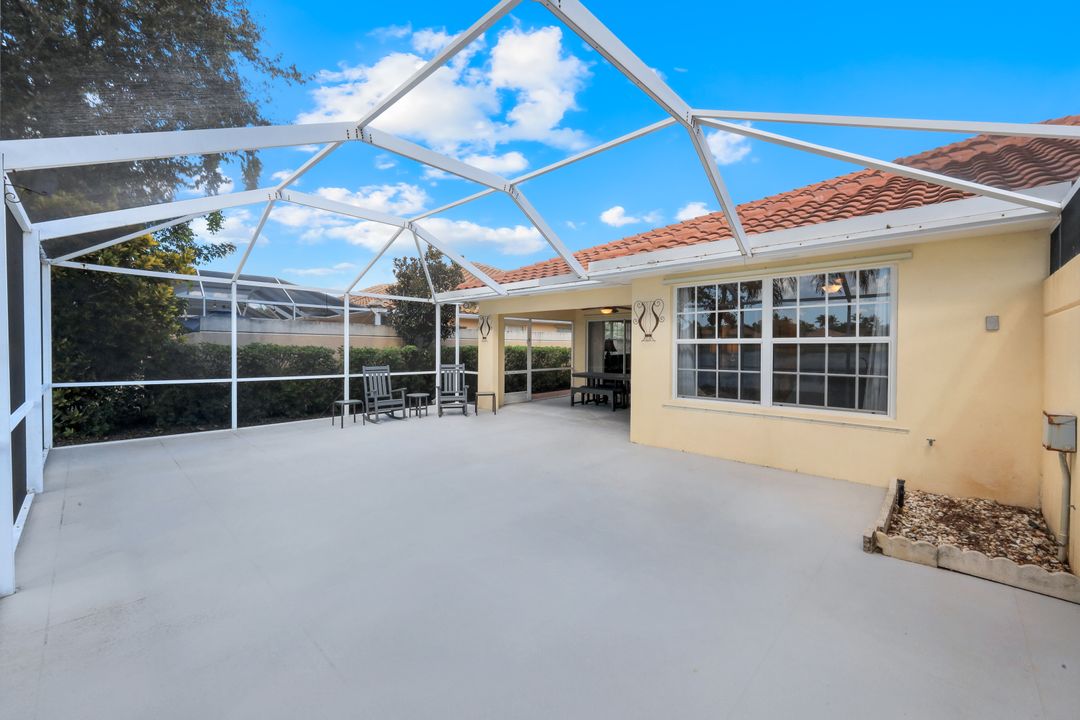 4251 Redonda Ln, Naples, FL 34119