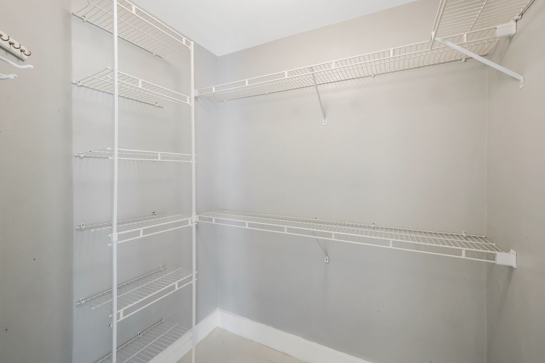 11054 Linnet Ln, Naples, FL 34119