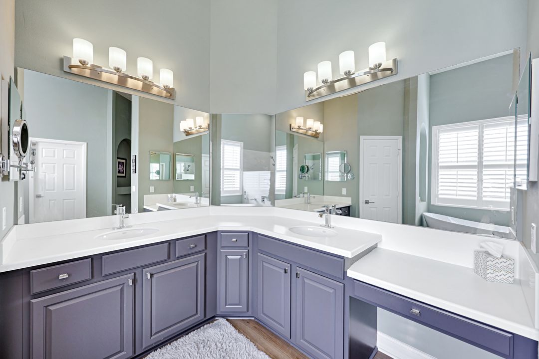 2143 Grove Dr, Naples, FL 34120