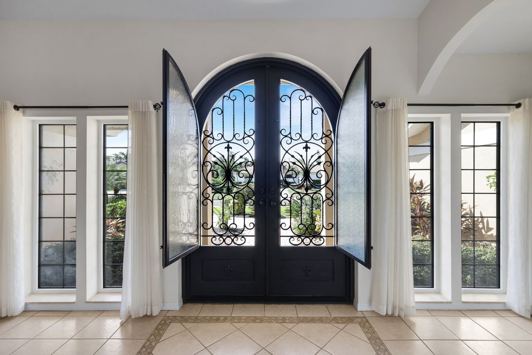 16111 Forest Oaks Dr, Fort Myers, FL 33908