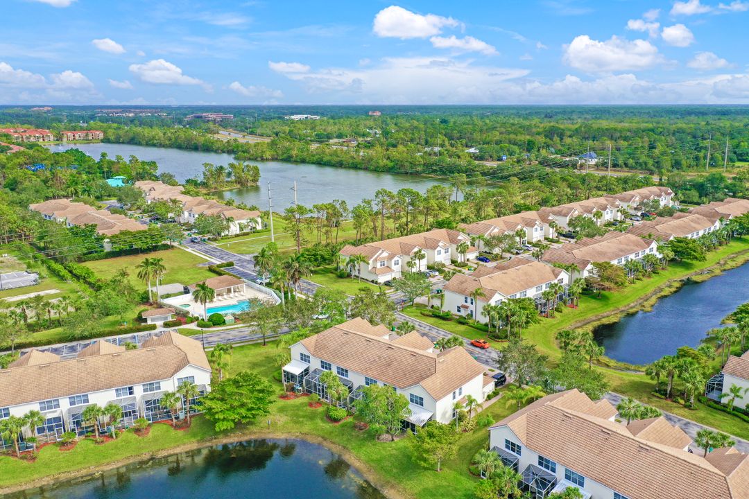 1152 Oxford Ln, Naples, FL 34105