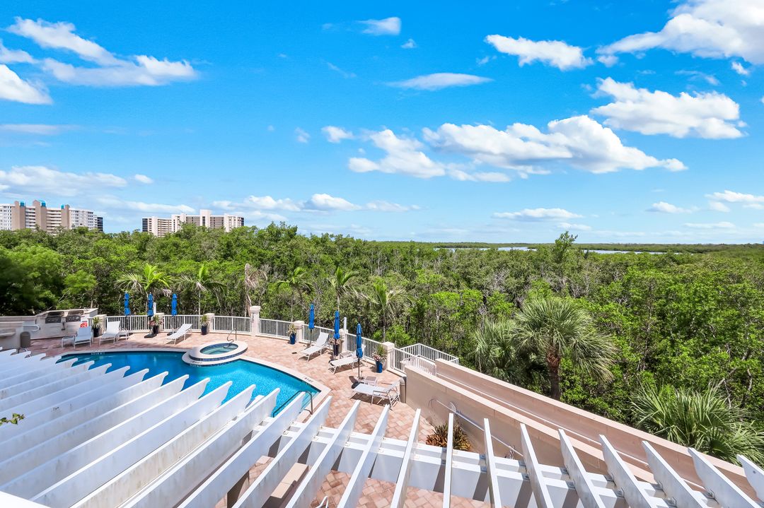 295 Grande Way #104, Naples, FL 34110