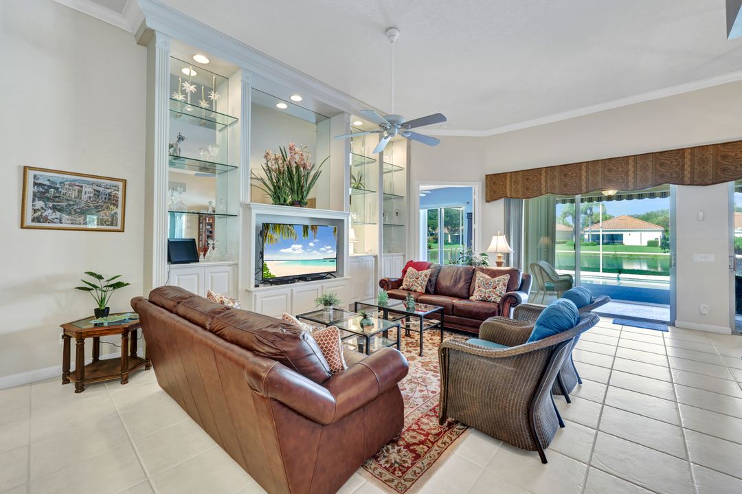 4313 Queen Elizabeth Way, Naples, FL 34119