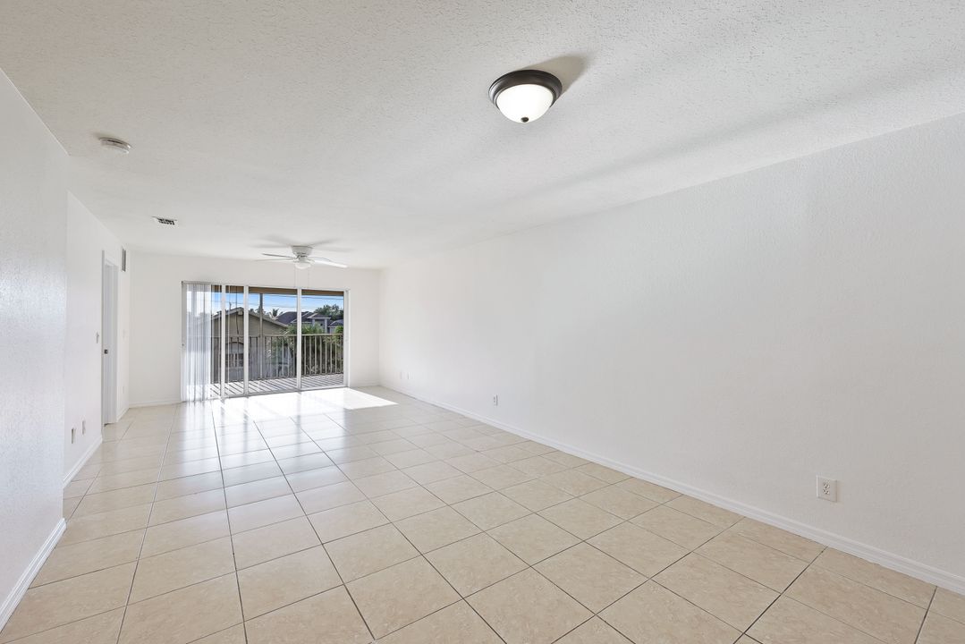 3752 Santa Barbara Blvd #202, Cape Coral, FL 33914