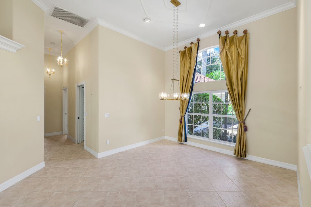 11201 Phoenix Way, Naples, FL 34119