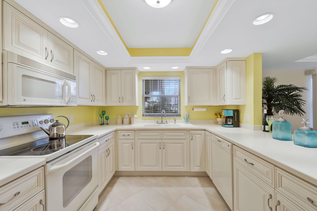 1520 Imperial Golf Course Blvd #214, Naples, FL 34110