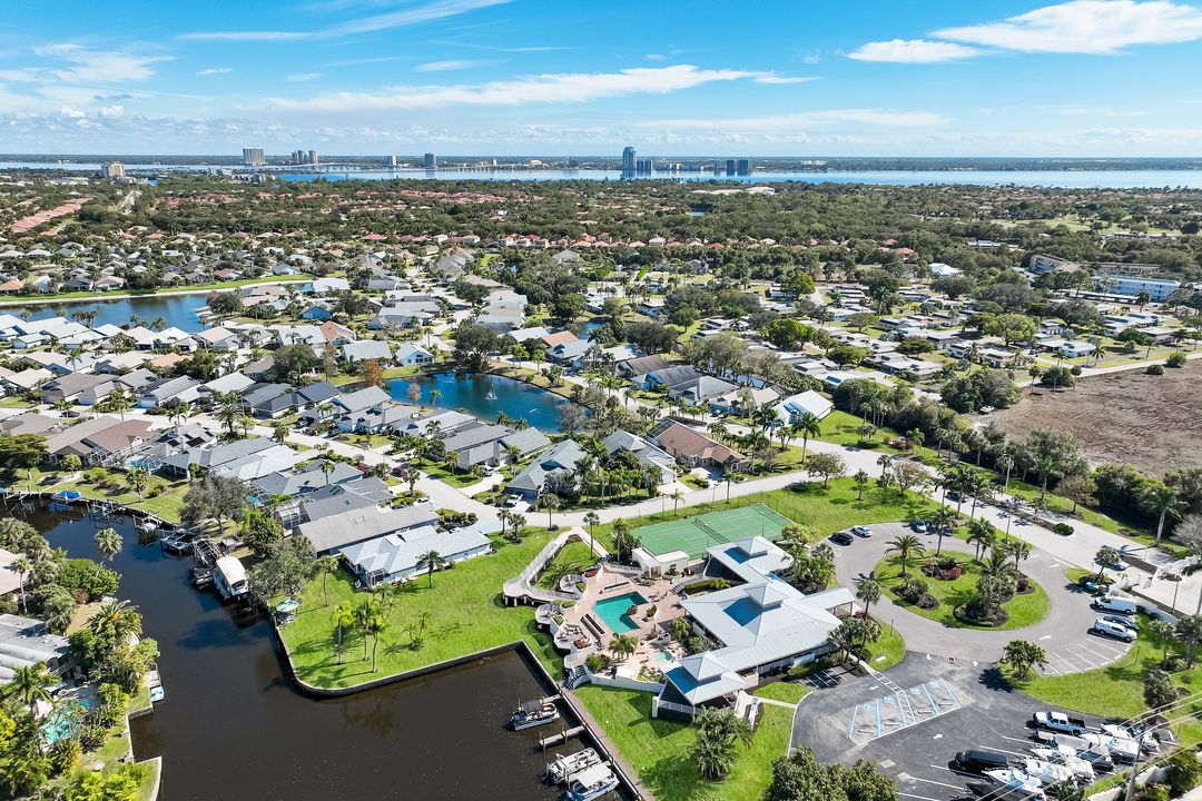 9214 Palm Island Cir, NO FORT MYERS, FL 33903